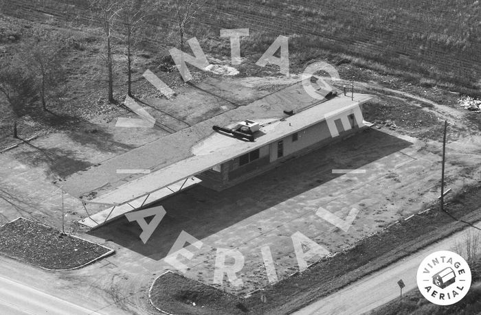 Dog n Suds (DogNSuds, Dog-N-Suds) - St Louis - 6453 N State Rd 1 (newer photo)